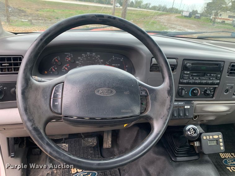 image for item LI9164 2001 Ford F450 Super Duty  tow truck