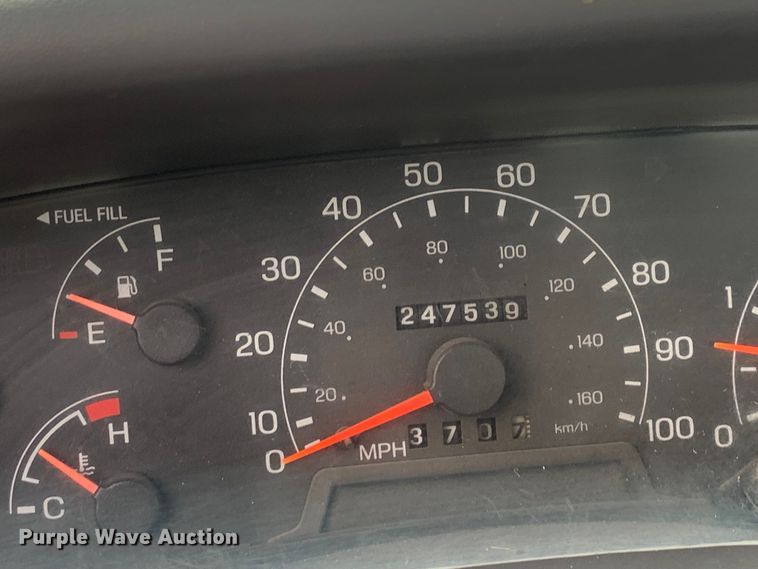 image for item LI9164 2001 Ford F450 Super Duty  tow truck