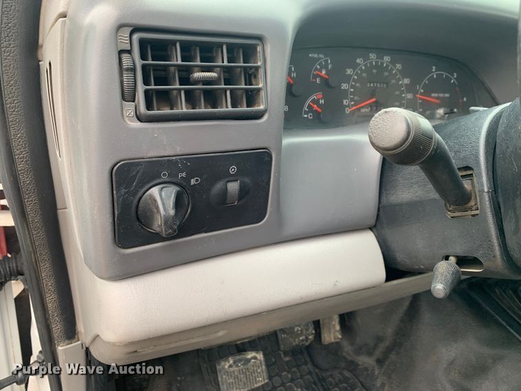 image for item LI9164 2001 Ford F450 Super Duty  tow truck