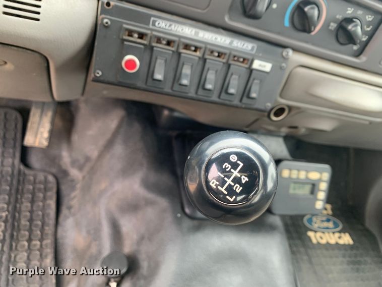 image for item LI9164 2001 Ford F450 Super Duty  tow truck