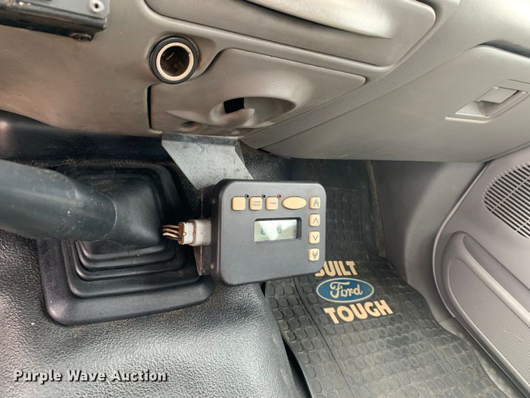 image for item LI9164 2001 Ford F450 Super Duty  tow truck