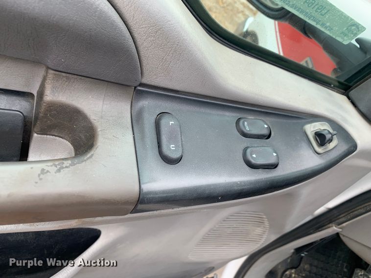 image for item LI9164 2001 Ford F450 Super Duty  tow truck