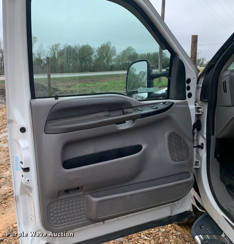 image for item LI9164 2001 Ford F450 Super Duty  tow truck