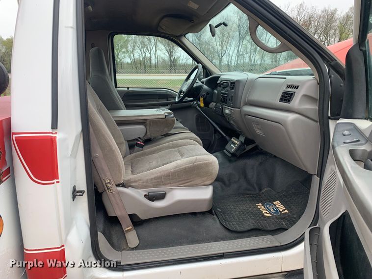 image for item LI9164 2001 Ford F450 Super Duty  tow truck