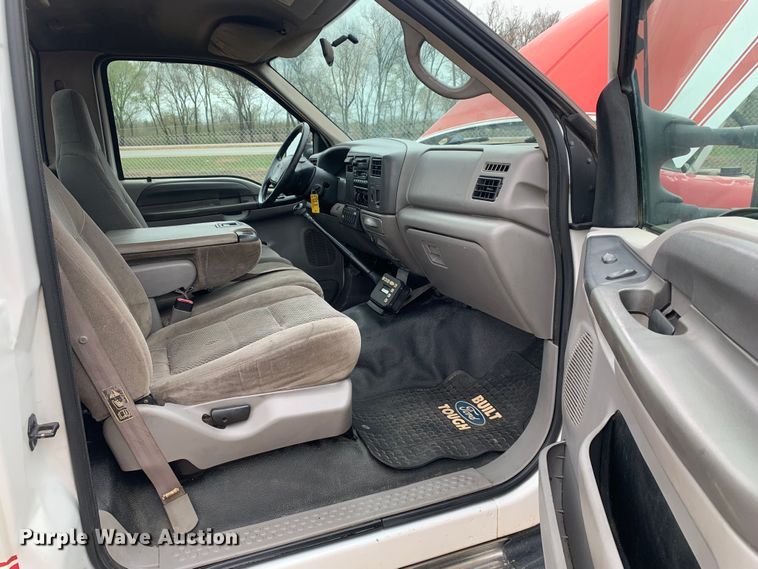 image for item LI9164 2001 Ford F450 Super Duty  tow truck