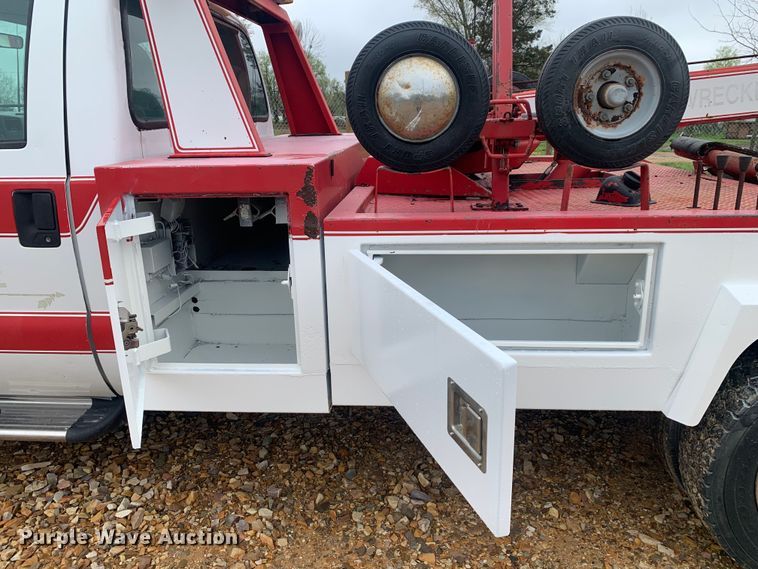 image for item LI9164 2001 Ford F450 Super Duty  tow truck