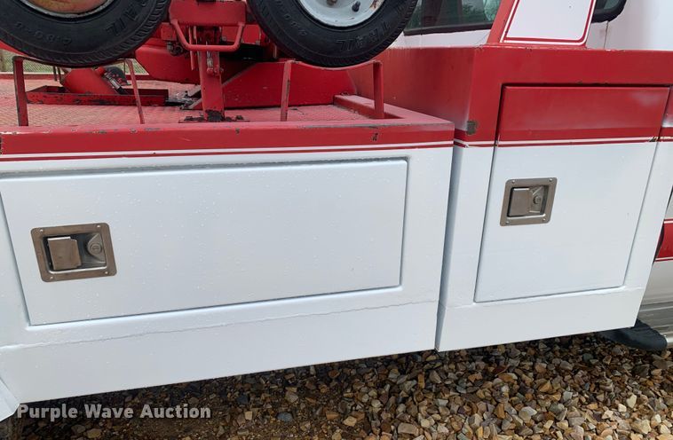 image for item LI9164 2001 Ford F450 Super Duty  tow truck