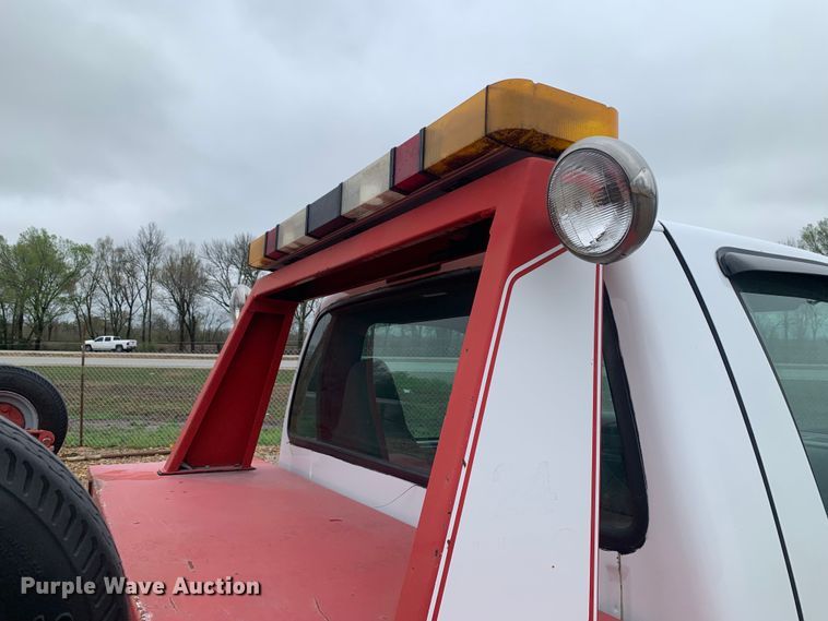 image for item LI9164 2001 Ford F450 Super Duty  tow truck