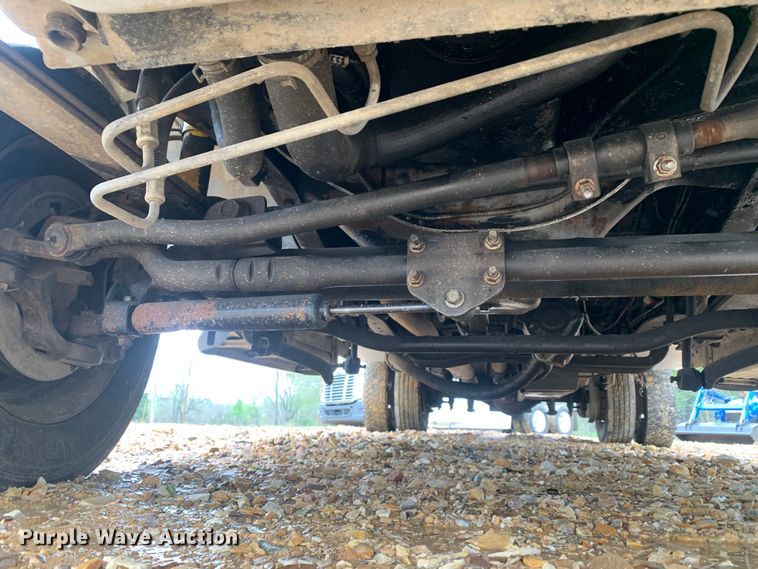 image for item LI9164 2001 Ford F450 Super Duty  tow truck