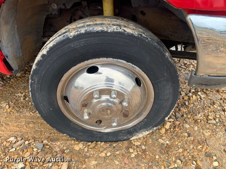 image for item LI9164 2001 Ford F450 Super Duty  tow truck