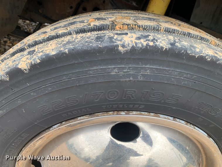 image for item LI9164 2001 Ford F450 Super Duty  tow truck