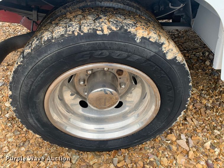 image for item LI9164 2001 Ford F450 Super Duty  tow truck