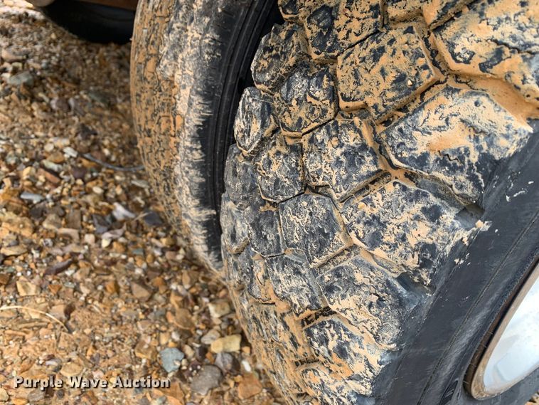 image for item LI9164 2001 Ford F450 Super Duty  tow truck