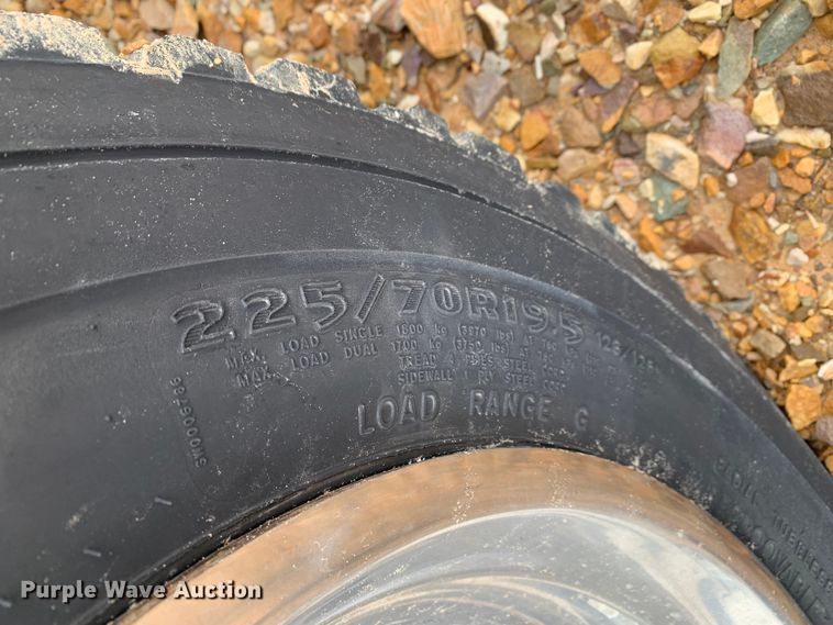 image for item LI9164 2001 Ford F450 Super Duty  tow truck