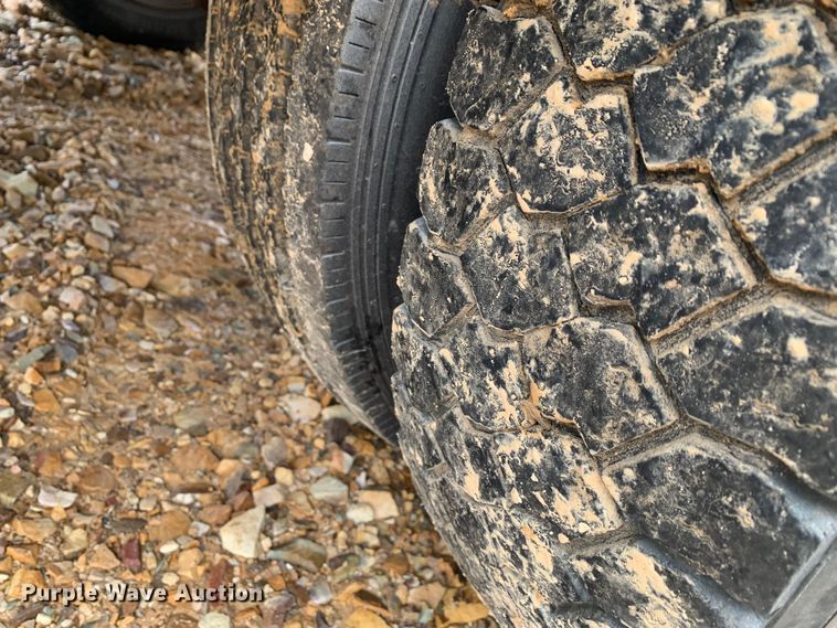 image for item LI9164 2001 Ford F450 Super Duty  tow truck