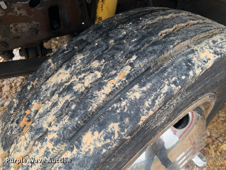 image for item LI9164 2001 Ford F450 Super Duty  tow truck