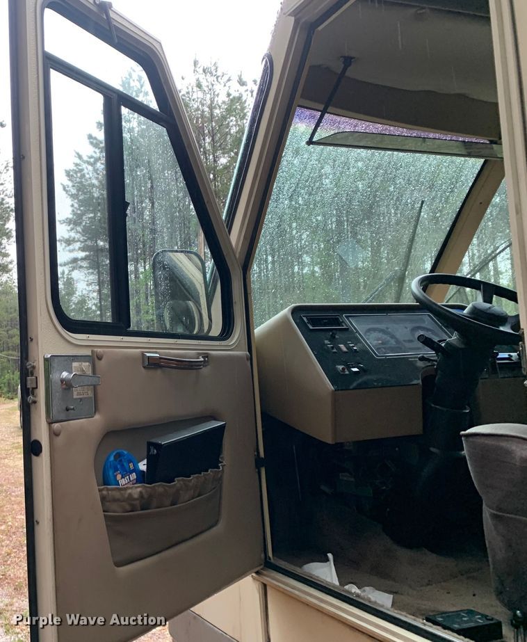 image for item LI9246 1994 Chevrolet Pursuit  RV