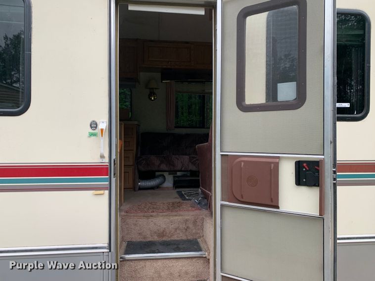 image for item LI9246 1994 Chevrolet Pursuit  RV