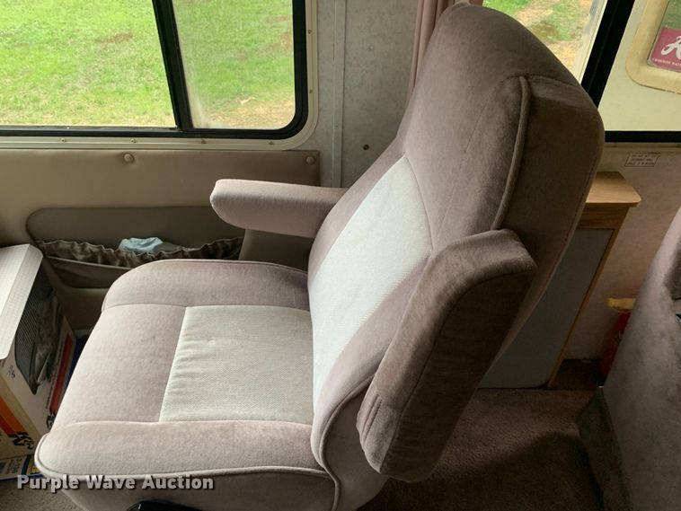 image for item LI9246 1994 Chevrolet Pursuit  RV