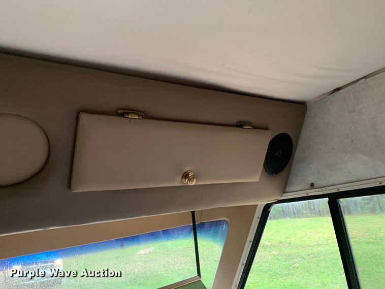 image for item LI9246 1994 Chevrolet Pursuit  RV