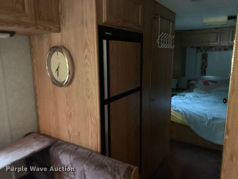 image for item LI9246 1994 Chevrolet Pursuit  RV