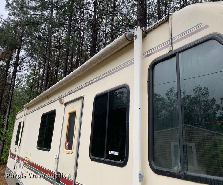 image for item LI9246 1994 Chevrolet Pursuit  RV