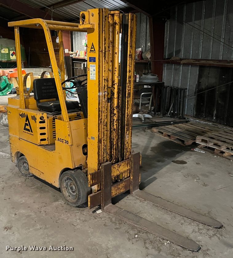 image for item LI9568 Allis Chalmers ACC30  forklift