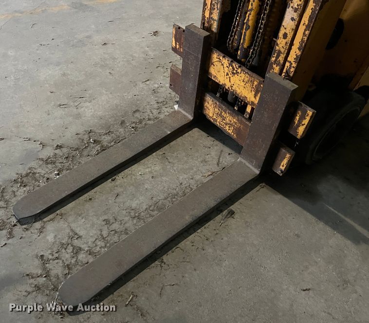 image for item LI9568 Allis Chalmers ACC30  forklift