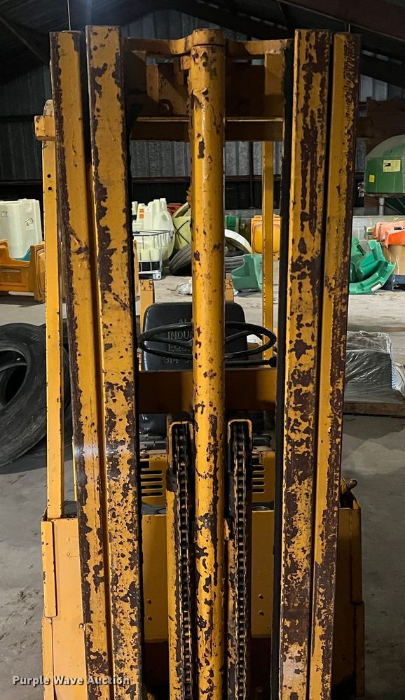 image for item LI9568 Allis Chalmers ACC30  forklift