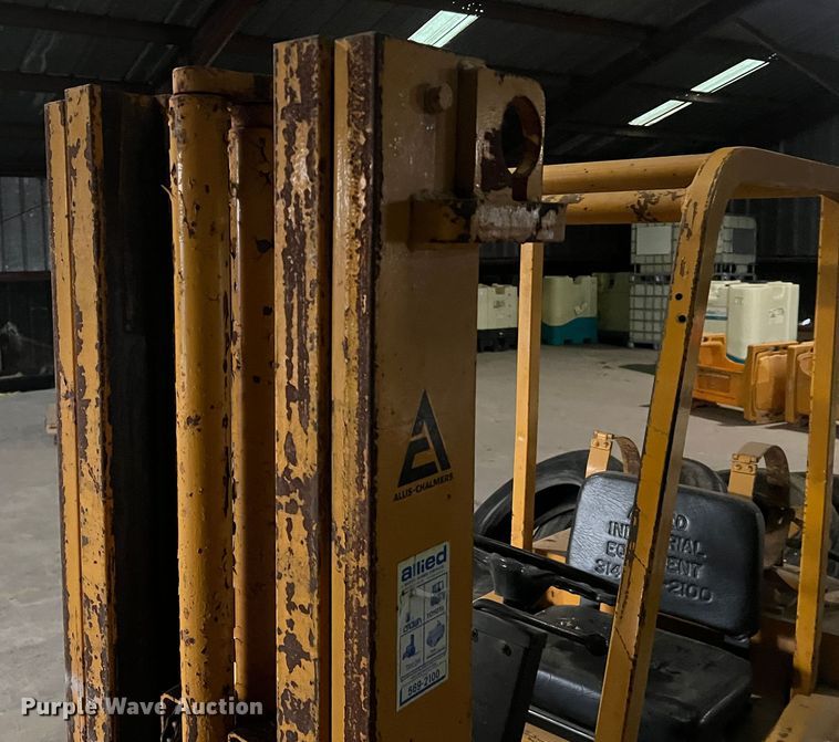 image for item LI9568 Allis Chalmers ACC30  forklift