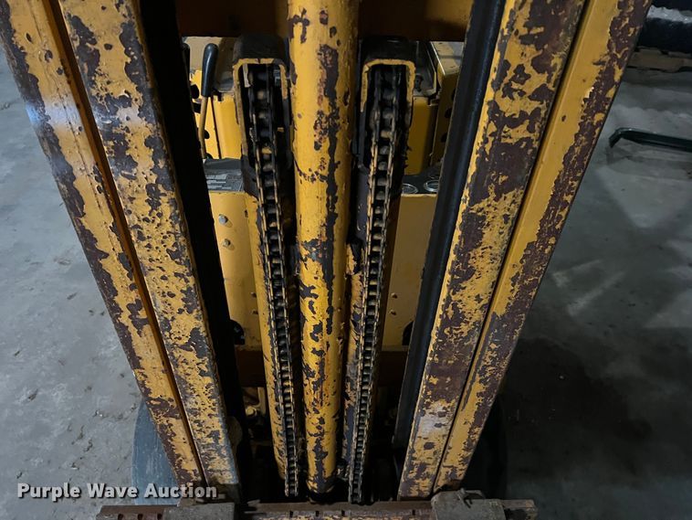 image for item LI9568 Allis Chalmers ACC30  forklift