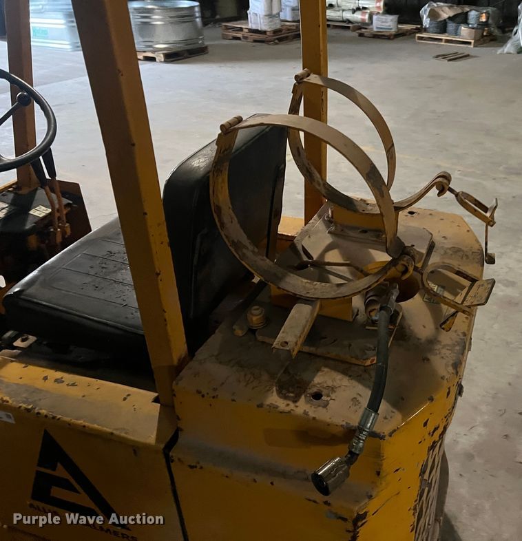 image for item LI9568 Allis Chalmers ACC30  forklift