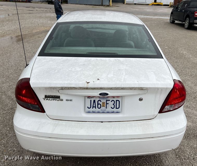 image for item LI9570 2005 Ford Taurus SE