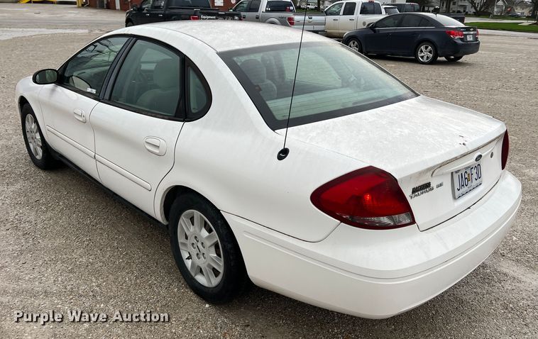 image for item LI9570 2005 Ford Taurus SE