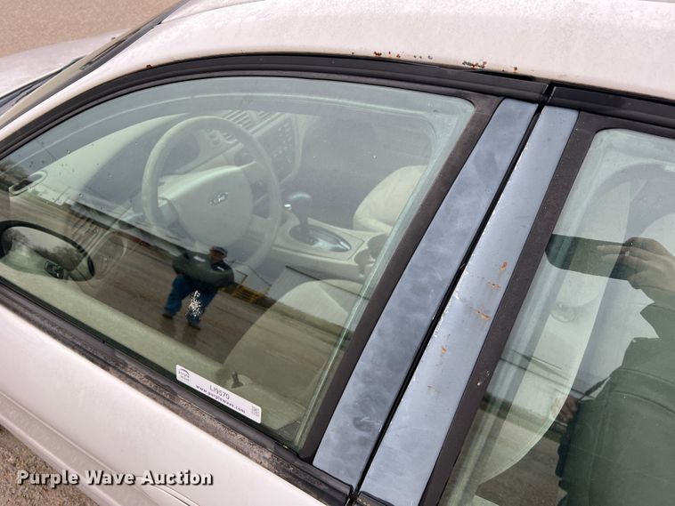 image for item LI9570 2005 Ford Taurus SE