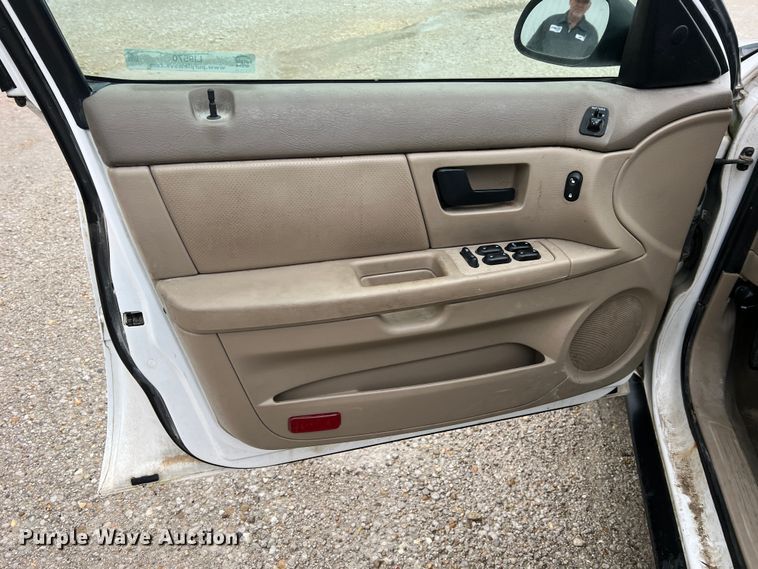 image for item LI9570 2005 Ford Taurus SE