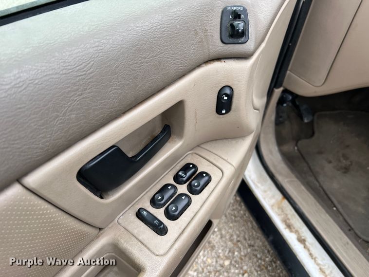 image for item LI9570 2005 Ford Taurus SE