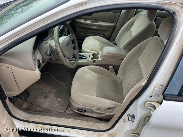 image for item LI9570 2005 Ford Taurus SE