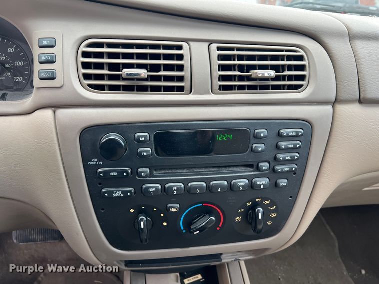 image for item LI9570 2005 Ford Taurus SE