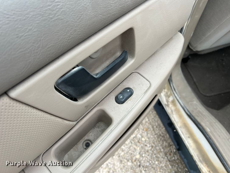 image for item LI9570 2005 Ford Taurus SE