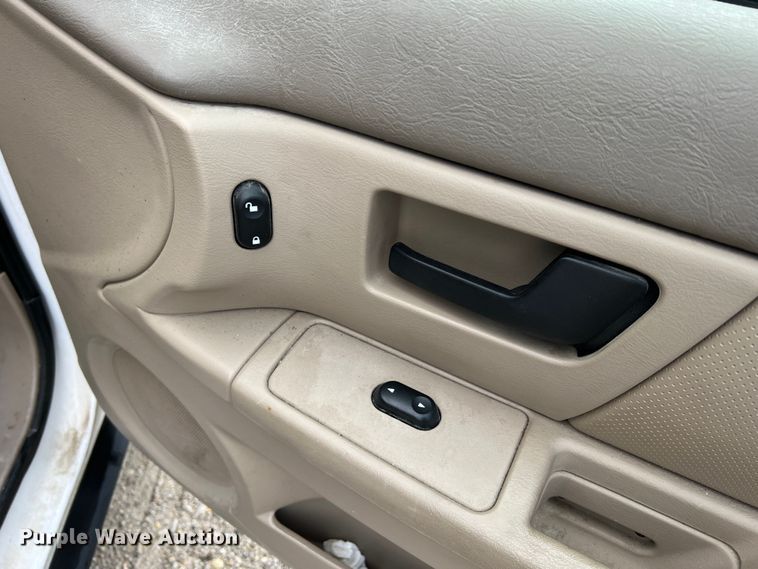 image for item LI9570 2005 Ford Taurus SE