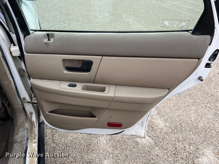 image for item LI9570 2005 Ford Taurus SE