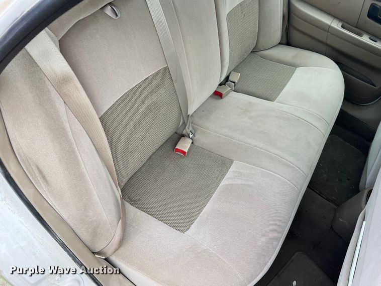 image for item LI9570 2005 Ford Taurus SE