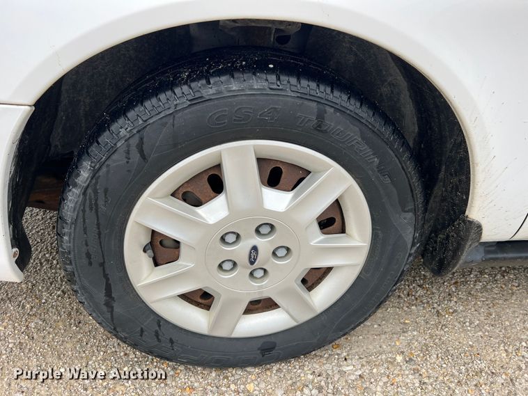 image for item LI9570 2005 Ford Taurus SE