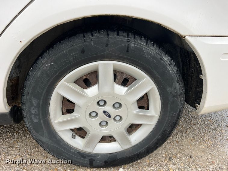 image for item LI9570 2005 Ford Taurus SE