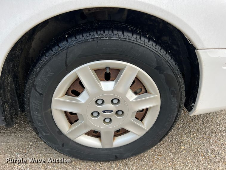 image for item LI9570 2005 Ford Taurus SE