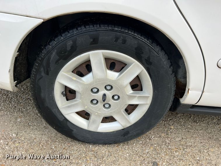 image for item LI9570 2005 Ford Taurus SE