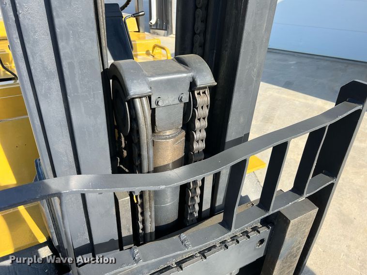 image for item LI9606 Caterpillar T125D  forklift