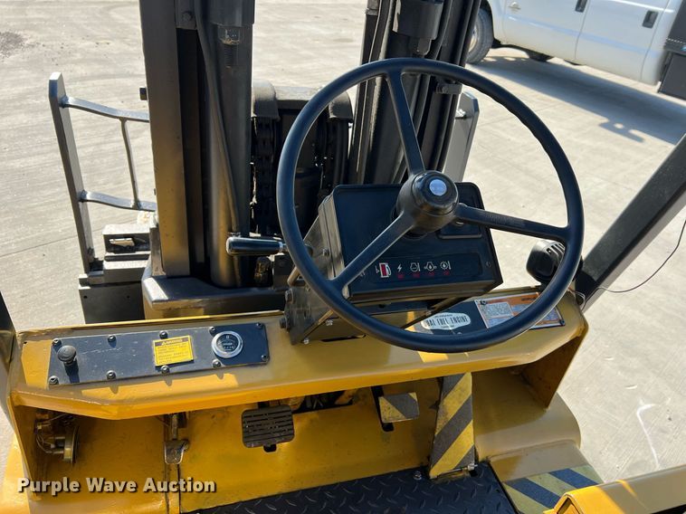 image for item LI9606 Caterpillar T125D  forklift