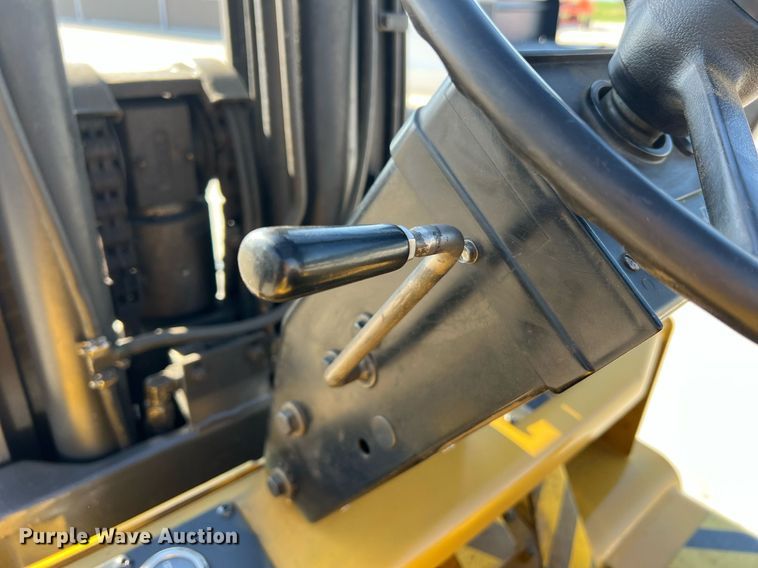 image for item LI9606 Caterpillar T125D  forklift